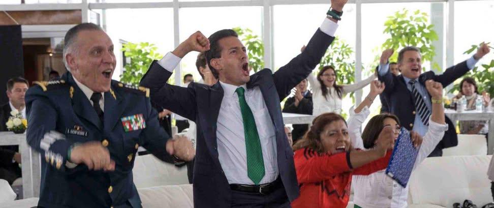 Pincheemamon's tweet photo. Todo el año criticando a la selección 

Yo el 11 de junio: https://t.co/d2POLALBzE