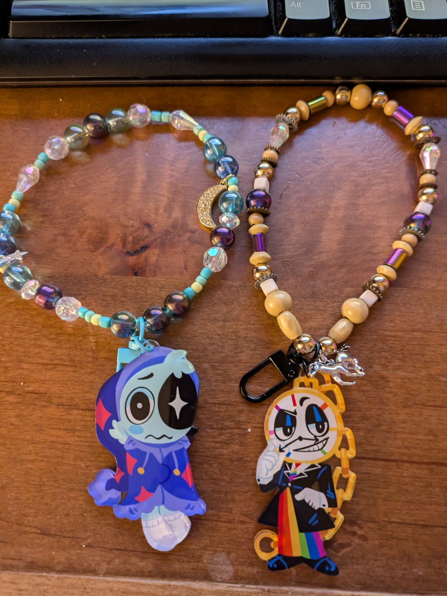 Capikarks's tweet photo. I made charm things for some keychains I got https://t.co/xua4jASSdK