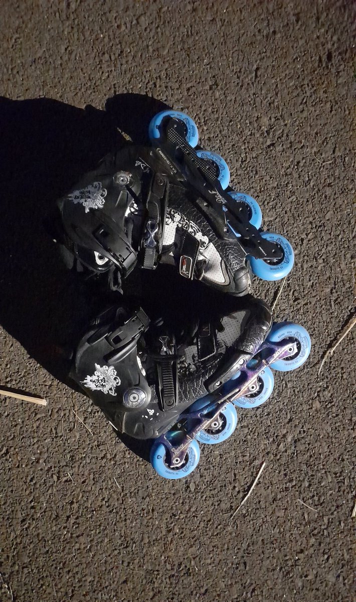 KelvinuhK's tweet photo. Through conjoined efforts for a greater course, today I  have managed to buy my first carbon skates at a retail cost of Ksh. 140,000 but if bought from Kenya, plus customs and transport would total Ksh. 200,000. I was given a small discount. Recounting my past experience, this skate is a dream come true. Italy must be better! All my other pieces were from Gikomba except 1, I had ordered online, the blue one, still not carbon. To my fellow  hardworking Kenyan youths, keep stepping forward, Regardless. The future is bright!