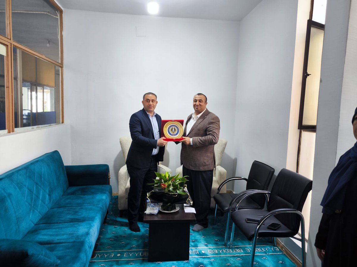 EmsavUrfa's tweet photo. EMŞAV İl Başkanımız M.Nuri HAKKARİ,Başkan Yardımcımız Abdulkadir ÇAKMAK ve Kadın Kolları Başkanımız Aslı ÇALIŞKAN Şanlıurfa Engellileri Yaşatma ve Yardımlaşma Derneğini ziyaret etti.

Dernek Başkanımıza nazik karşılaması ve samimi sohbetinden dolayı teşekkür ederiz. https://t.co/3ybqOFmjZd