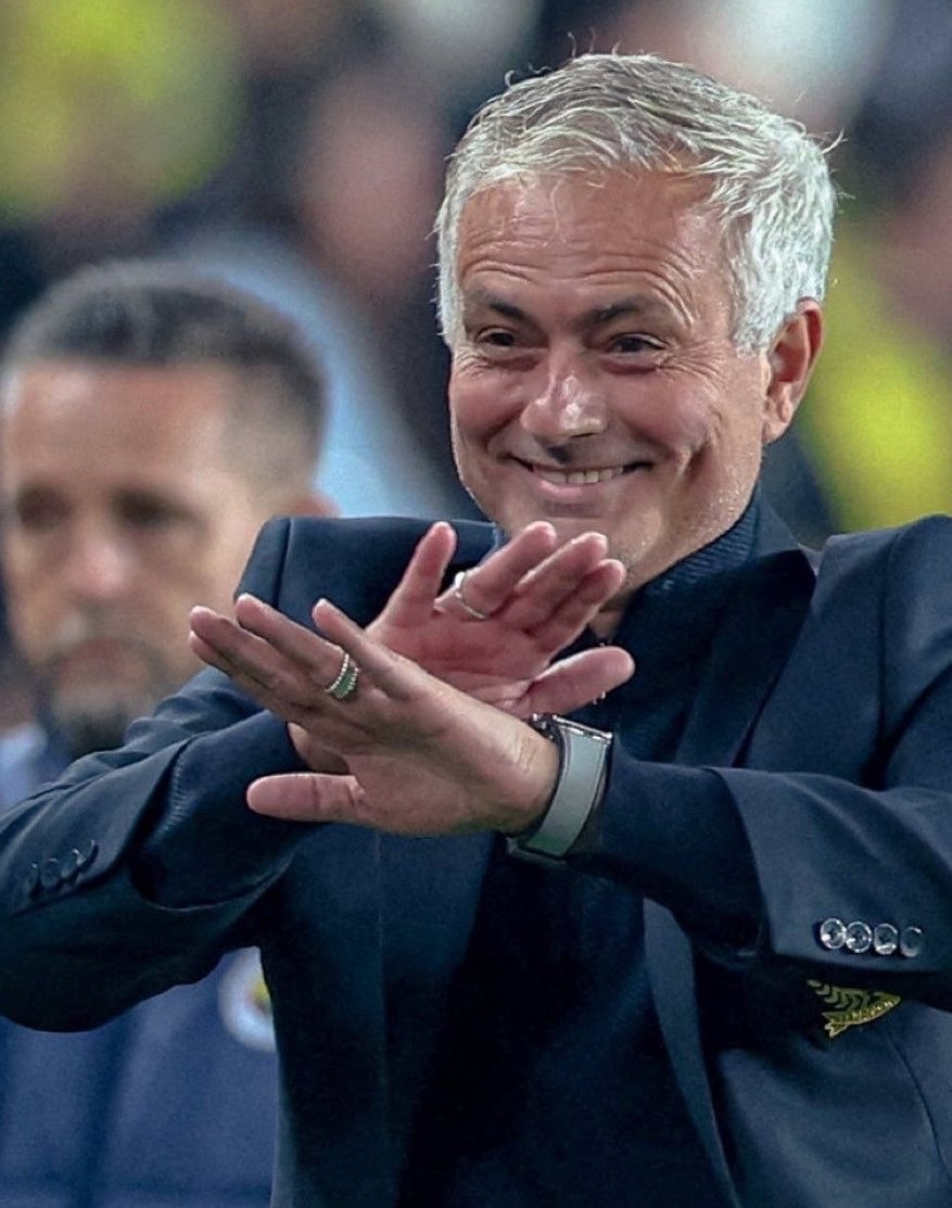 Afc_ArsenalX1's tweet photo. 🚨💔|BREAKING: Real Madrid have made enquiries about Riccardo Calafiori over the past few days.[ @NicoSchira]

🔸️No negotiations have taken place with Arsenal yet, but there is serious interest.

🔸️José Mourinho knows Calafiori and rates him highly since they were together at Roma.

🔸️Initial contacts have already started.

HOW MUCH SHOULD ARSENAL SELL HIM??
