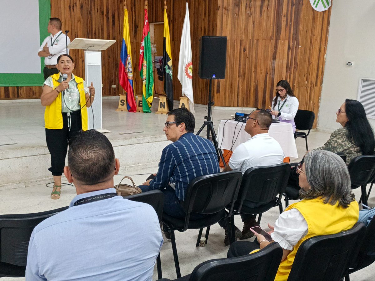 UnidadVictimas's tweet photo. 📍#MagdalenaMedio | Acompañamos la rendición de cuentas del @SENAComunica #Santander, donde se presentó la oferta institucional para el departamento. En este espacio solicitamos fortalecer las capacitaciones en #Barrancabermeja, priorizando a las víctimas del municipio. https://t.co/u2AZZsVWTU