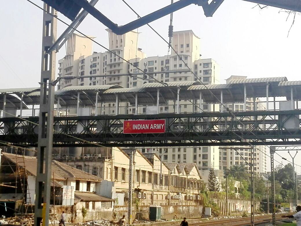 ShivamVahia's tweet photo. Every time a politicians says "war footing", it reminds me of Elphinstone Stampede.

After the incident, the besharam babus actually called up the Indian Army to make a foot-over bridge quickly.

So Mumbai, the country's financial capital, ended up with this spectacle.

Yep. This is not Gaza or Kabul or Tehran or Damascus.

What's next? We call the Navy to fix water logging?
Air Force to fix air pollution? Oh sorry, they're busy protecting question papers.
BRO will look after our roads?