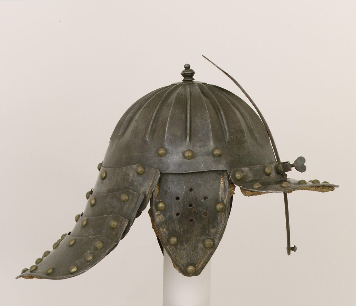 brutalny84's tweet photo. 400 years later. Welcome back, lobstertail burgonet. https://t.co/mt1pXmGf6g