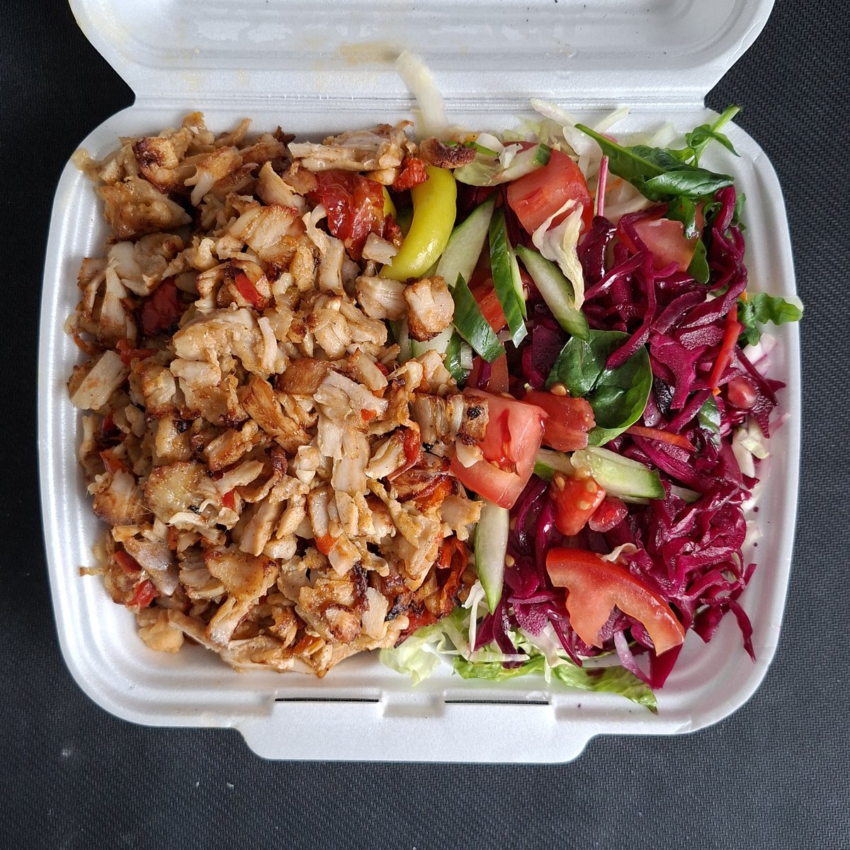 whitednois's tweet photo. I don't think salad cals ever count when there's no sauce #amiwrong https://t.co/wxI3IUb2UR