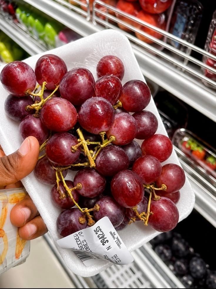 Stunner070's tweet photo. Grapes                             or                       Tangerine https://t.co/6PB51a5Arj
