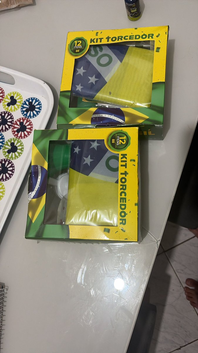 Viitu77's tweet photo. Minha mãe comprou uma placa pra máquina de lavar no ML e chegou 2 kit torcedor https://t.co/8FoBnZ5FSj