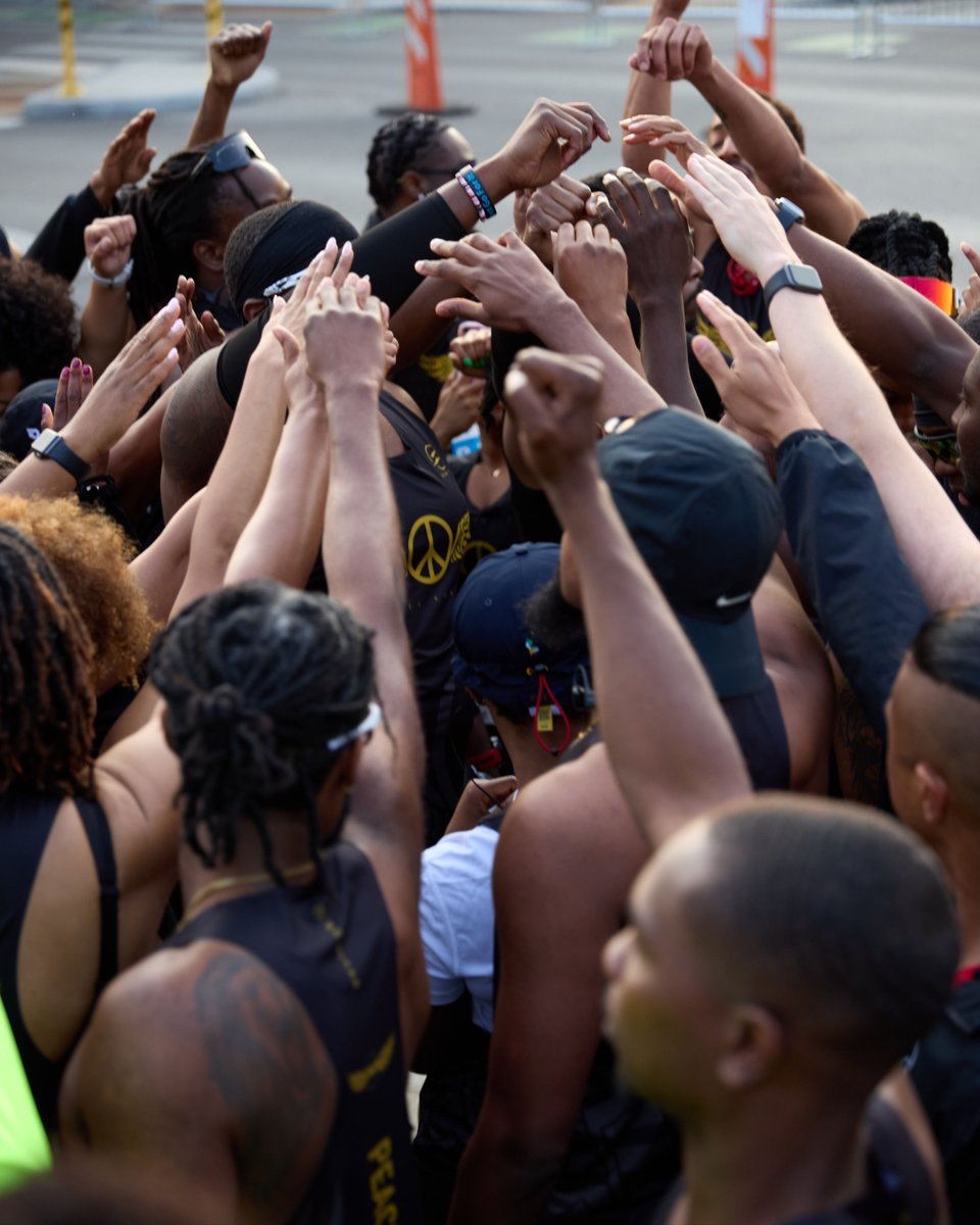 ScimitarUSA's tweet photo. More than just running club apparel. 

This is your club's opportunity to partner with Scimitar USA 🤝

Begin discussions on how we can help you level up: https://t.co/JiEvaEB746

#Running #RaceApparel #RunClub #RunningClubs #RunningApparel https://t.co/kSMK1H0kBf