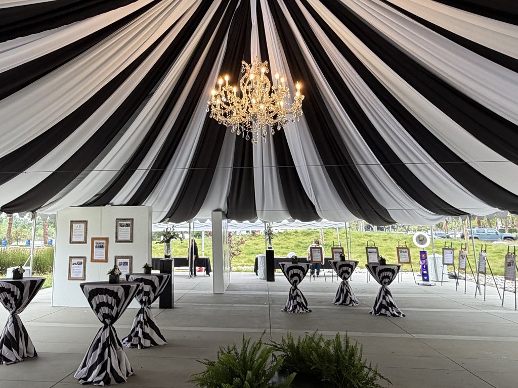 LAPartyDesigns's tweet photo. A Night at the Gallery 🖼️

Los Angeles Party Designs recently created an outdoor Gallery of Departments for a corporate client, transforming the venue into an elegant showcase of creativity and connection....

Details:
https://t.co/i57BovthTn https://t.co/7FacDZqlUL