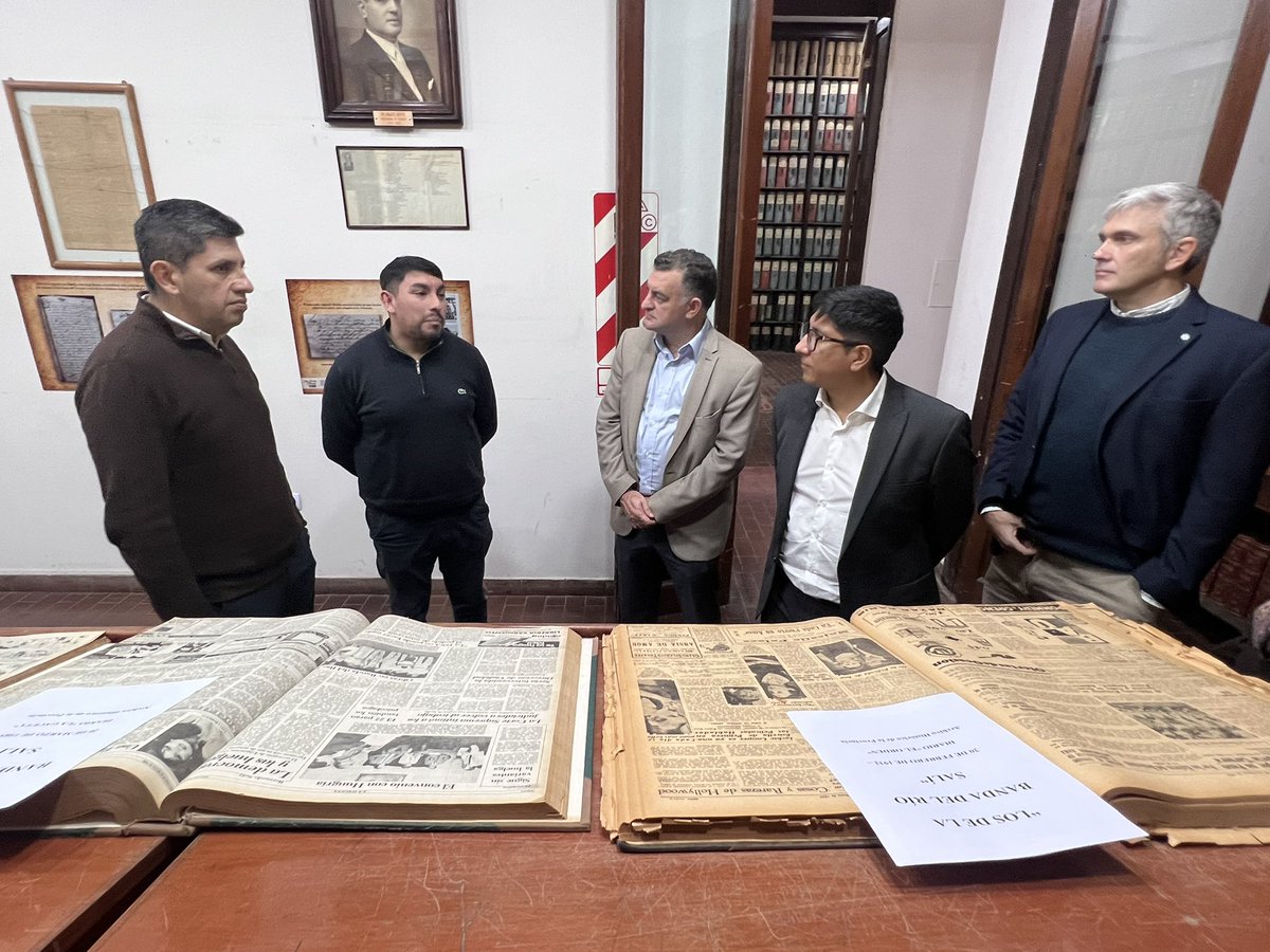 AlbarracinDif's tweet photo. 📚 Recibimos en el @ahtucuman Histórico Provincial al intendente de Banda del Río Salí, @gonzalomonteros, junto a autoridades municipales. https://t.co/qe94BEXUhl