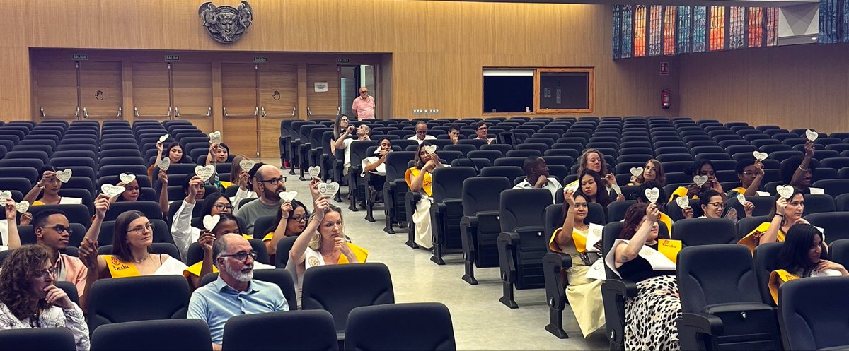 ecatolicmadrid's tweet photo. Enhorabuena a los @BEDA_Assistants del programa @BEDAspain  de Escuelas Católicas de Madrid, todos ellos alumnos de postgrado de la @UCOMILLAS que realizan sus prácticas académicas en centros educativos bilingües. https://t.co/SHtFzlfRfi