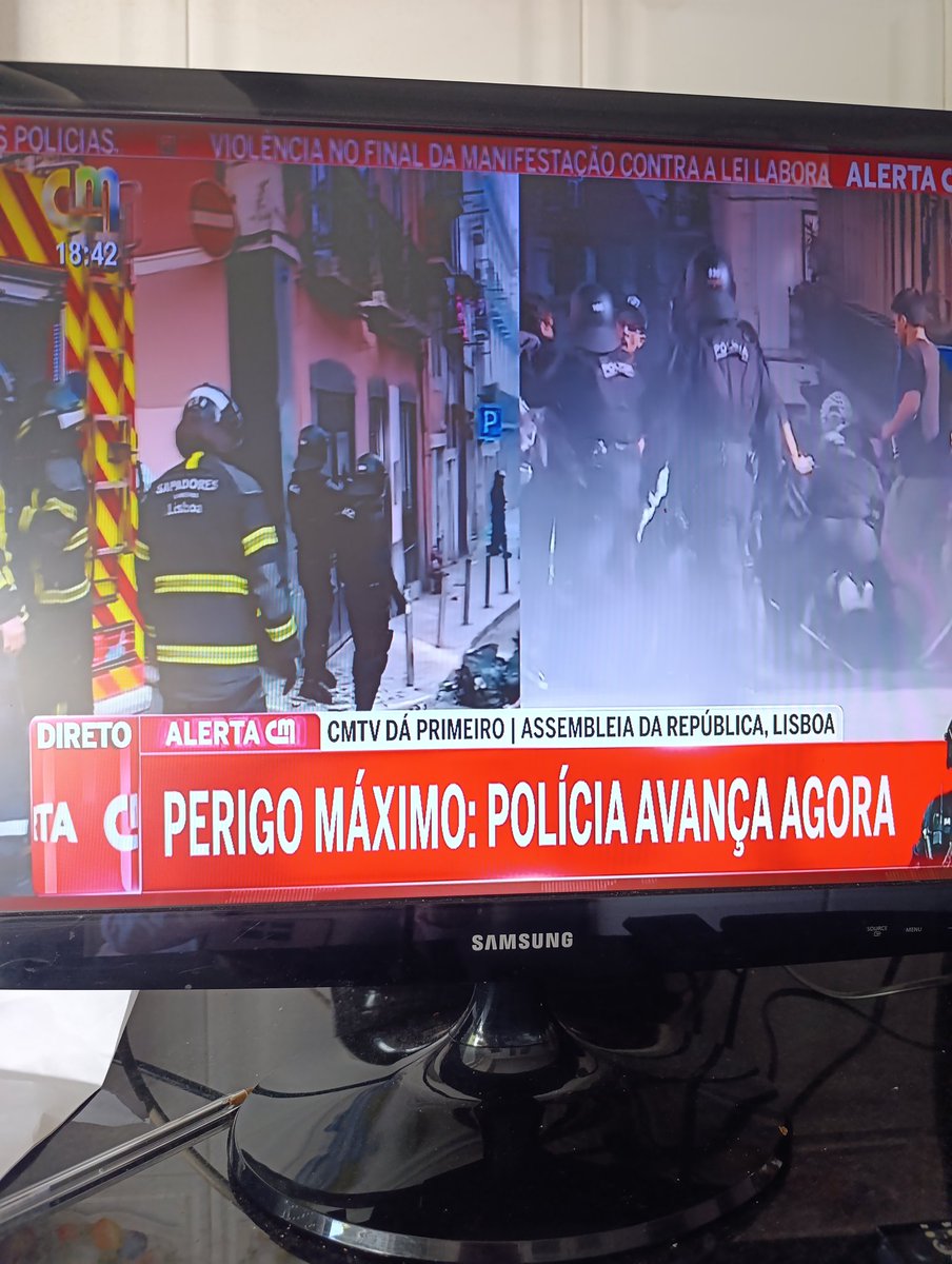a_navios's tweet photo. FDP a defenderam o pacote laboral! É isto. https://t.co/VUcUULZNXq