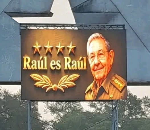 FilialHlg's tweet photo. @FilialHlg
@UCMHolguin
3 de junio de 1931: natalicio de Raúl Castro Ruz
Hoy, en el aniversario 95 del natalicio del General de Ejército Raúl Castro Ruz, desde la Filial de Ciencias Médicas de Holguín rendimos homenaje a su legado. 
🌿¡Felicidades, General, en su 95 cumpleaños!🌿 https://t.co/QvJ90T6d7Q