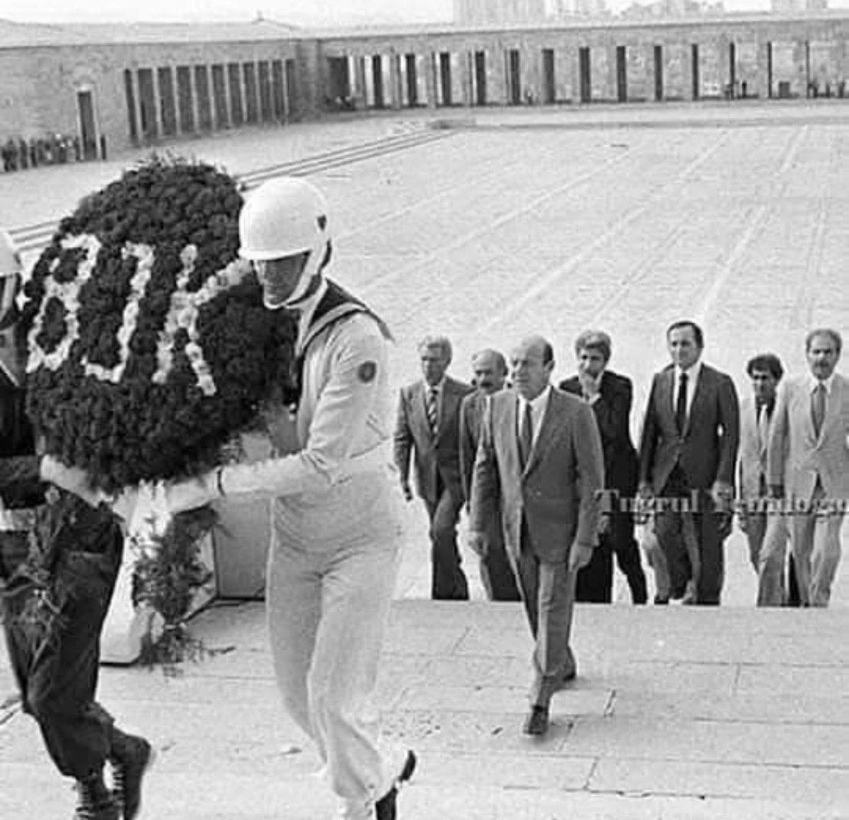 Hasanzd00276385's tweet photo. 3 Haziran 2000, vefatının 26. yılın da BJK başkanların dan Mehmet Üstünkaya, rahmetle ve minnetle anıyoruz🦅 https://t.co/zZm6fE2wC0