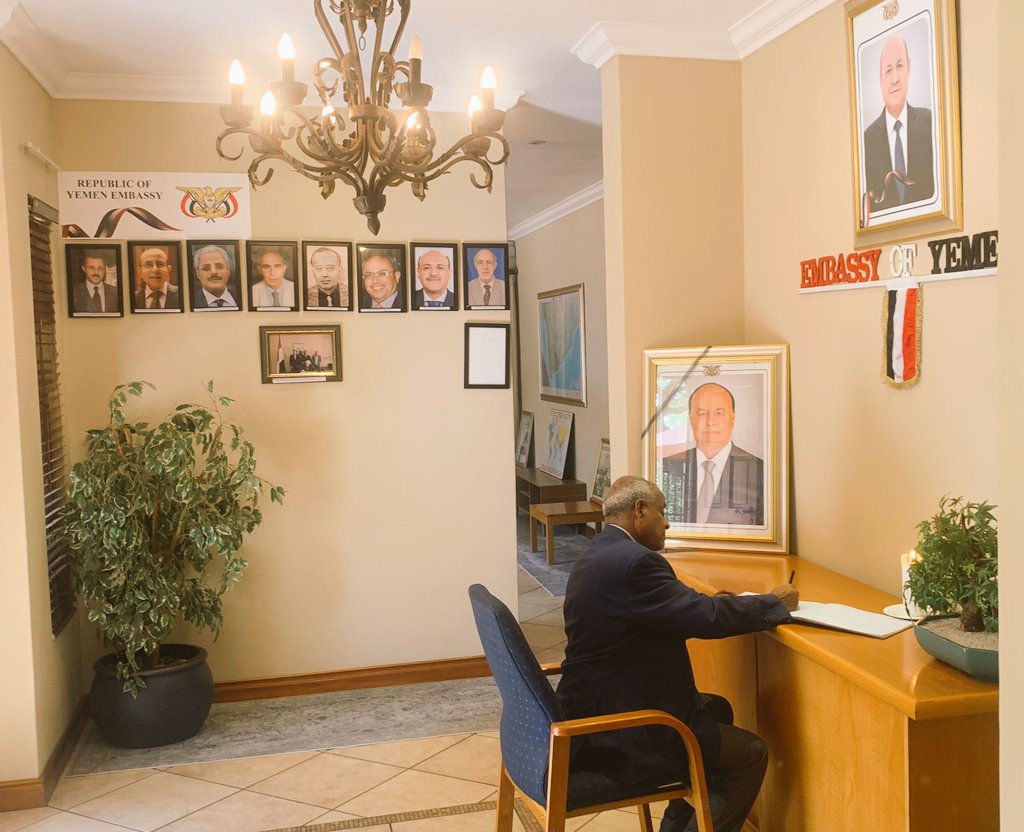 YemenEmbPta's tweet photo. The Embassy 🇾🇪held an official mourning ceremony and lowered its flag to half-mast in honor of the late President of the Republic of Yemen🇾🇪 Field Marshal Abd Rabbuh Mansur Hadi (2012-2022), who served his country 🇾🇪with dedication and sincerity during its difficult times.1/5 https://t.co/4Ih2EXbCFa