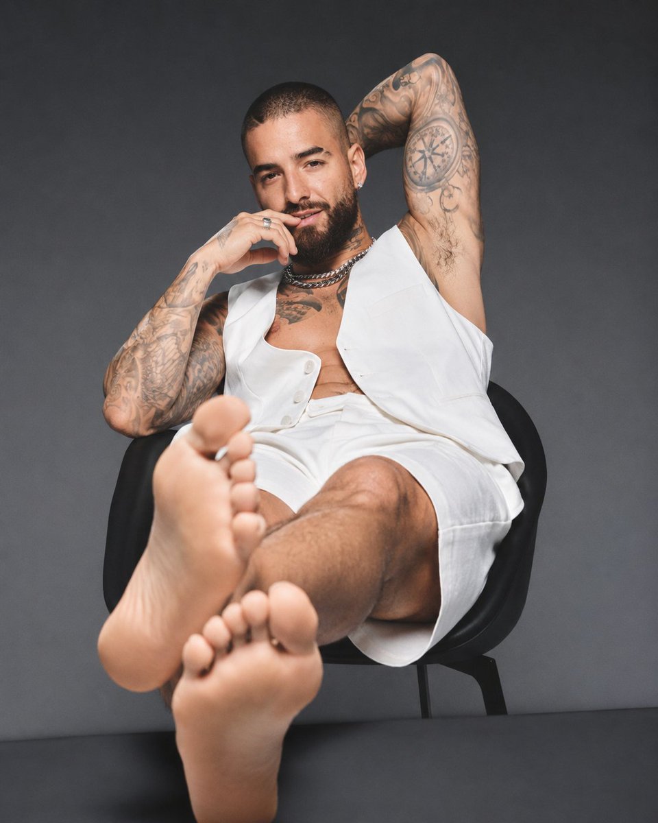 FeetFake's tweet photo. Haz tu encargo por DM de 1 pack de la persona que quieras (incluído tu amigo hetero) por 10€ 15 fotos 🤤 https://t.co/WSIQsJmCdN