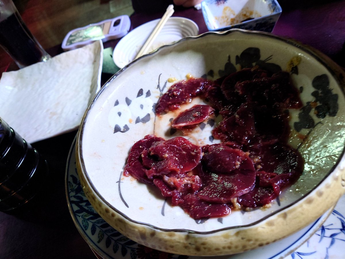 ronge0306's tweet photo. とあるお店で鹿や猪の肉をバカみたいに食い過ぎて腹パン😨
オマケに飲み過ぎて帰りは息子に抱えられながら帰宅😱
駄菓子菓子！鹿刺しは本当に美味かった🤗👍 https://t.co/UnLHgR0kCr