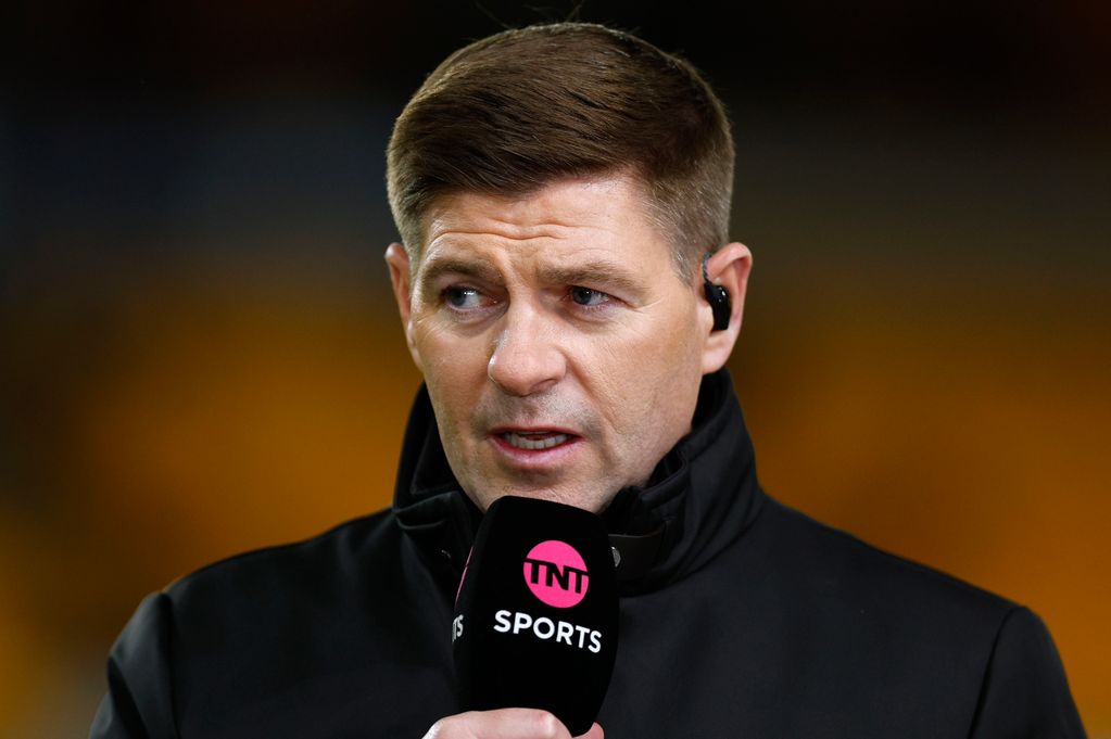 UPYOURARSENAL04's tweet photo. Steven Gerrard on Declan Rice: 

"I think he's evolved. He's now what I would describe as an all round world class midfielder." https://t.co/NubPso3Arf