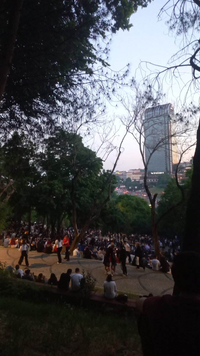 canmaritaud's tweet photo. maçka tam beklediğim gibi,umarım burdan şeboyu duyarım mk https://t.co/HkaPc5vYwD