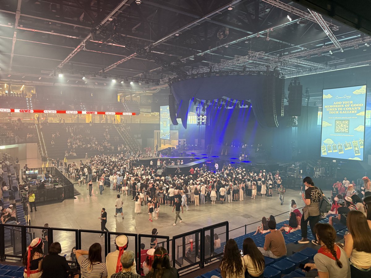 mohopoly's tweet photo. my 6th and last wishbone world tour show 😭❤️ https://t.co/ZIoRtvywHk