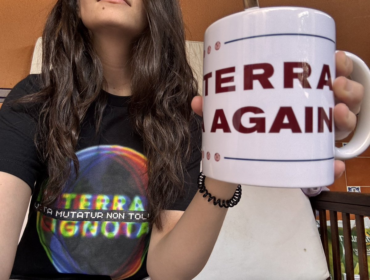 marietah777's tweet photo. Lo que nos ha aportado @TerraIgnota a muchos es impagable. Las miles de horas de tertulia, los documentales y la comunidad que han construido tienen un valor gigantesco. Deberíais de revisar la decisión que habéis tomado @TeamYouTube !!!

#vamosignotos https://t.co/yJm8AaHUxP