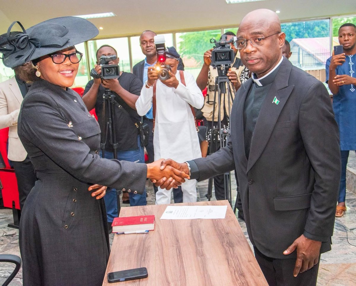 IorpevSol's tweet photo. GOV. ALIA SWEARS IN NEW HIGH COURT JUDGE, PLEDGES SUPPORT FOR JUDICIARY

Wednesday, 3/6/2026

The Executive Governor Of Benue State, His Excellency Rev. Fr. Dr. Hyacinth Iormem Alia has sworn in Hon. Justice Christine Terlumun Clement Ende as a Judge of the Benue State High Court.

Speaking at the ceremony held today at the Old Banquet Hall, Government House in Makurdi, Governor Alia said the appointment is a significant milestone for justice administration in the state and recognizes Justice Ende’s distinguished career of over three decades in legal practice, judicial administration, human rights advocacy, and public service.

The Governor noted that Justice Ende previously served at African Bank Plc, the National Human Rights Commission, and as Deputy Chief Registrar and Admiralty Marshal of the Federal High Court.

Her appointment increases the number of High Court Judges in Benue from 32 to 33 and raises the number of female judges from 13 to 14. Governor Alia said this reflects his administration’s commitment to inclusivity, equal opportunity, and women’s advancement in leadership under its HE for SHE philosophy.

He urged the new judge to uphold the Constitution and discharge her duties with integrity, independence, courage, and fairness.

Governor Alia commended the National Judicial Council, the Judicial Service Commission, and the Benue State Judiciary for their roles in the appointment. He reaffirmed government’s continued support for the judiciary to strengthen justice delivery and the rule of law.

Chief Solomon Iorpev
Technical Adviser to the Benue State Governor on Media, Publicity and Strategic Communication