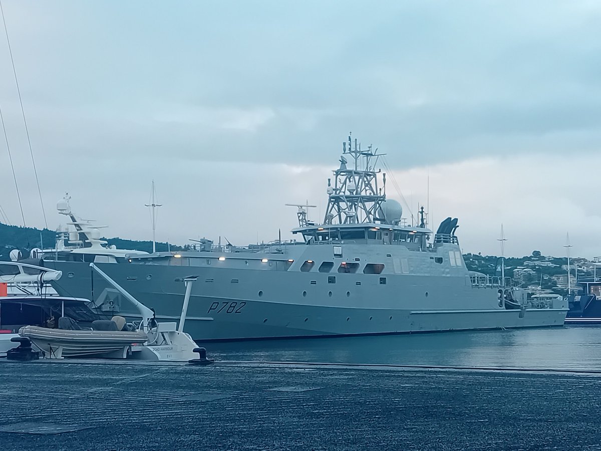 anapASPAC's tweet photo. 🇫🇷⚓️Spotted !
The French #navy POM Jean Tranape (P782) is currently in #Papeete, French Polynesia, coming from Brest, crossing the #Pacific. Its final destination is Nouméa, joining the first ship of this class, the POM Auguste Bénébig. 

@WarshipCam  @NavyRecognition @xaviervav https://t.co/vnRdNwzfoW