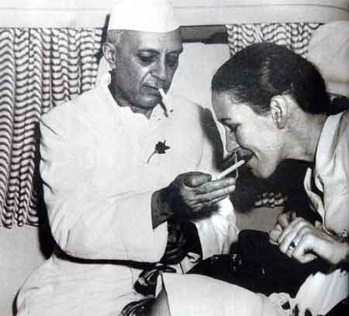 Sem_content's tweet photo. @MrinalPande1 You can compare Aurangzeb to Nehru, a Pervert womaniser https://t.co/MfYBHqDL0A