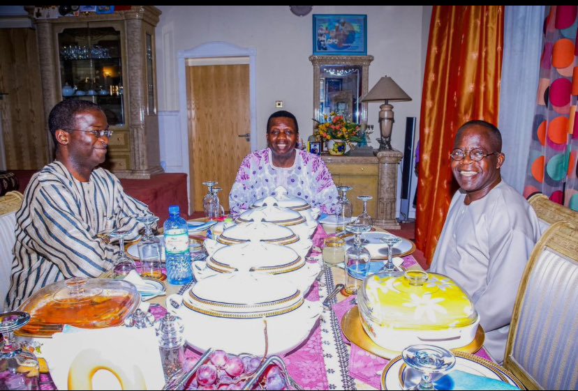 Sammyonyxx's tweet photo. @Derdy124 @Rccgpraiseteam1 He isn't??? But his pastors are he's friends with tinubu himself top tithe payers are politicians in his church https://t.co/bXsSky5jV1