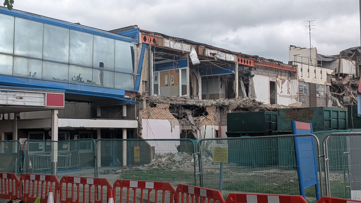 ShitChester's tweet photo. Demolition of the old Women and Children's Building at the hospital. Opened 1972 and now replaced by a modern facility https://t.co/v3go7ARbMf