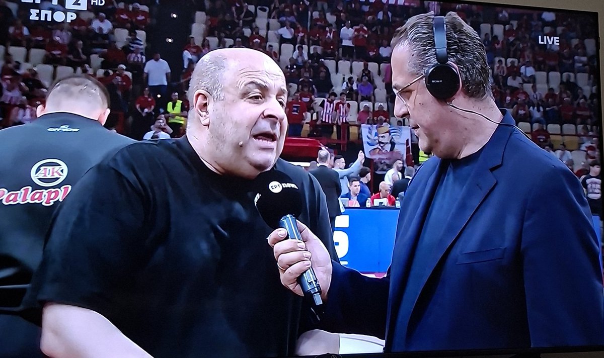 dstr1231's tweet photo. Ένας κορυφαίος κωμικός και ο Μάρκος Σεφερλής
#olympiacosbc https://t.co/3sAO8m5JJL
