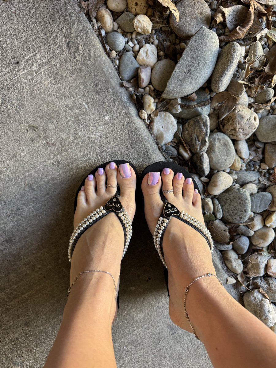 missheels0707's tweet photo. Purple or black? https://t.co/5yXPDaDvp9
