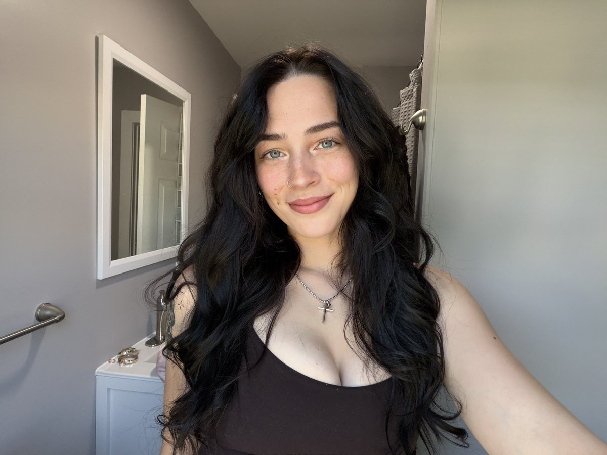paycaity's tweet photo. happy wednesday https://t.co/euziUEgxrD