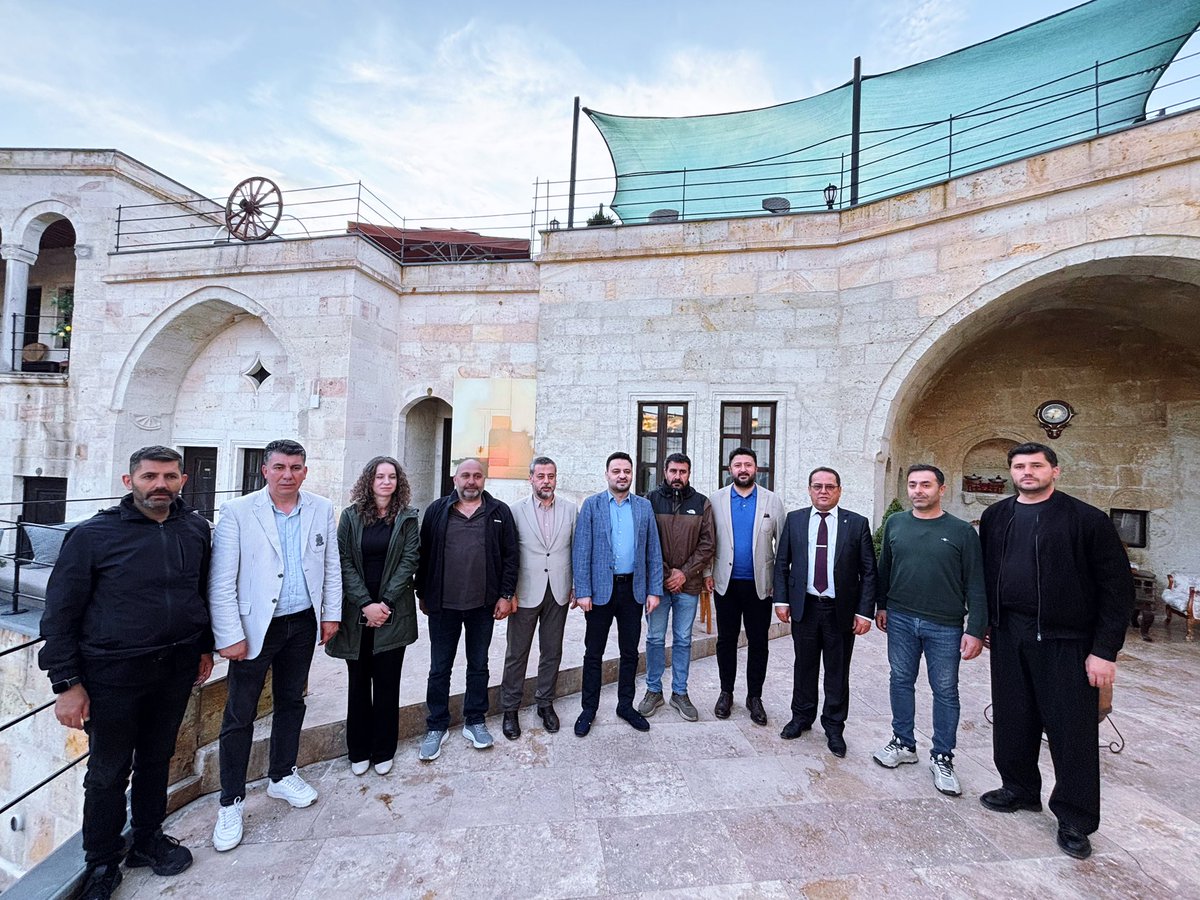 MvSuleymanOzgun's tweet photo. 📍Mustafapaşa

Mustafapaşa Belediye Başkan Adayımız Mustafa Özer ile birlikte Mustafapaşa’mızda kıymetli hemşehrilerimiz Arif ve Harun Apaydın ile Arien Cave Hotel’in değerli işletmecisi Selçuk Subaşı’nı ziyaret ederek hasbihal ettik.

Misafirperverlikleri, samimi sohbetleri ve güzel karşılamaları için kendilerine gönülden teşekkür ediyorum. Mustafapaşa’mızın her köşesinde hemşehrilerimizle bir araya gelmeye, dertlerini ve taleplerini dinlemeye devam ediyoruz.

Allah birlik ve beraberliğimizi daim eylesin. 🇹🇷

Kıymetli Katılımcılarımız 👥

• İl Başkanımız Muhammed Feyzi Aygün
• Milletvekilimiz Emre Çalışkan
• Ürgüp İlçe Başkanımız Ugur Cankurt
• Ürgüp İlçe Başkan Yardımcımız Akşan Mustafa
• Belediye Meclis Üyesi Adaylarımız
Salih Koç, Gülden Tüzen ile programımızı gerçekleştirdik.