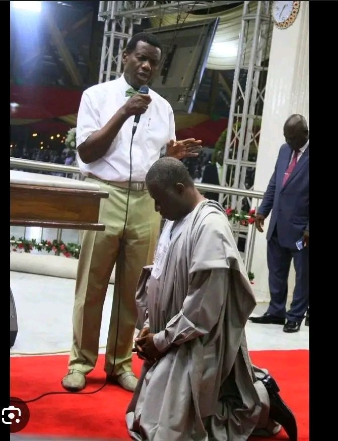 ChibuikeMbara's tweet photo. To those insulting Pastor E.A. Adeboye online, what I am trying to make you understand is the truth about this matter.
Those in govt collecting huge amounts of money every month to take care of security in your constituency. We are not holding them accountable but pastor https://t.co/2HL5mPrioS