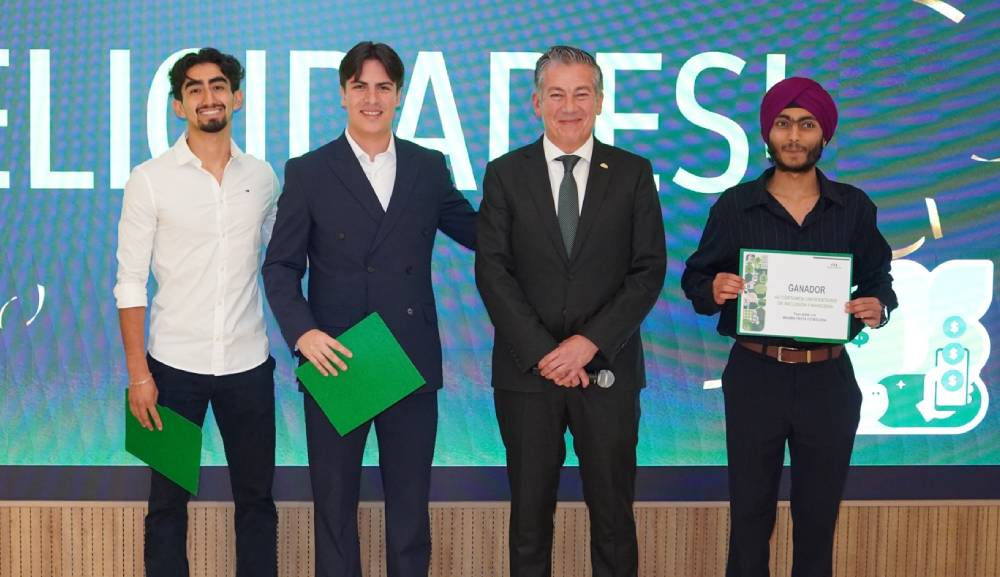 anahuac's tweet photo. #PorSiNoLoViste Héctor Guerra Anlén, alumno de nuestra Licenciatura en Dirección Financiera, obtuvo uno de los primeros lugares en el Certamen Universitario de Inclusión Financiera de @BancoAzteca con una propuesta enfocada en inclusión, emprendimiento y desarrollo económico. 💡
#LiderazgoAnáhuacEnInnovación
👉 Lee más aquí: https://t.co/Cw4WN6iLQ8