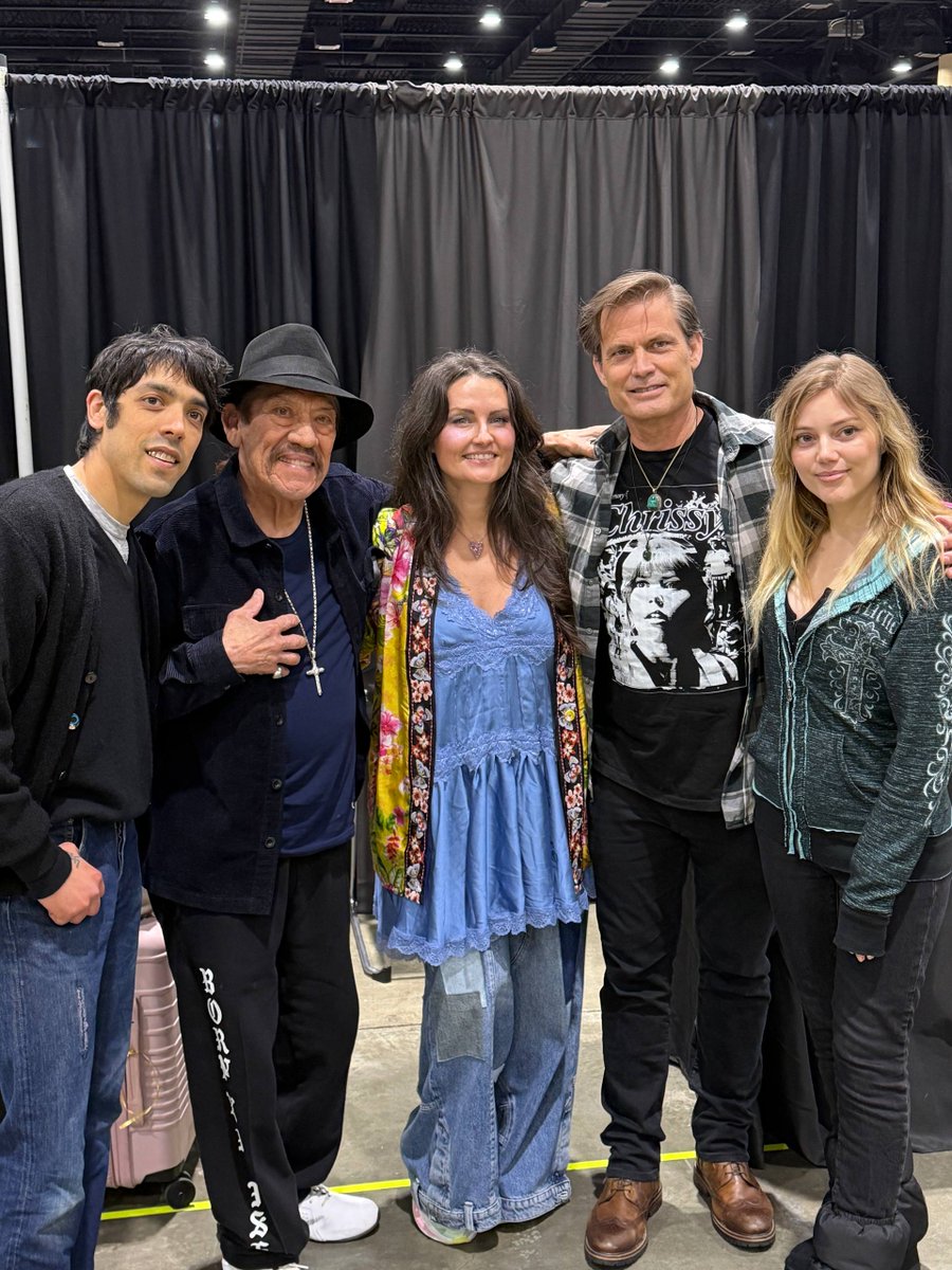 officialDannyT's tweet photo. Thank you Birmingham for a great weekend at Iron City Comic Con! Here with the Van Diens and some bad ass cosplay! https://t.co/tY7KbAwYqg