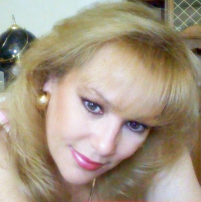 Doc4Dad's tweet photo. @newpleasebekind 🤣Gave you a good shock didn't I JC?😱🤣
I was in my 30's and wanted a change so I dyed my hair reddish brown. It looks black in that picture...taken with old cell phone from 2007😁Here, I'm in my 40's and back to normal😂As for my precious babygirlie, she's irreplaceable.❤️ https://t.co/iEGPua1Vah