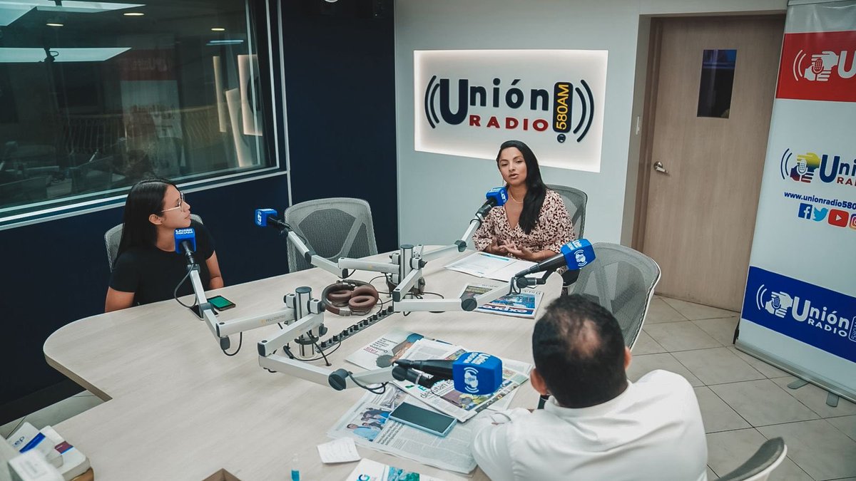DASEAlcaldiaGye's tweet photo. #DASEenMedios🎙️ Subgerente @emilene_aguayo visitó @RadioMorena640, Unión Radio, La 96.9 y Radio Atalaya para dialogar sobre nuestros servicios: “No solo ofrecemos becas, también servicios para que los niños se mantengan dentro del sistema educativo” https://t.co/Bkvu5xJCs9