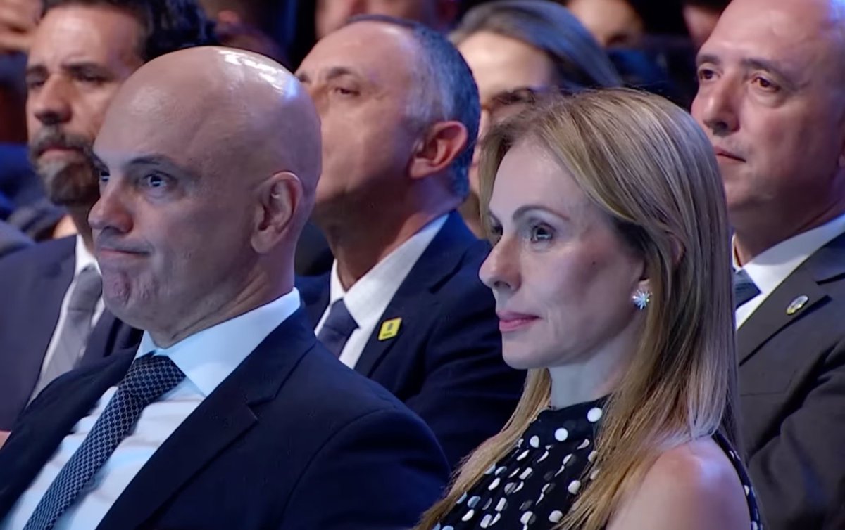 pmarcelo1972's tweet photo. Se os R$ 129 milhões já eram difíceis de explicar, voltei do almoço e descobri que havia mais um contrato de R$ 50 milhões pronto para ser pago à Vivi de Moraes. A transferência só não aconteceu porque faltou uma assinatura.
Pelo visto, o problema não era falta de dinheiro. Era apenas falta de caneta.