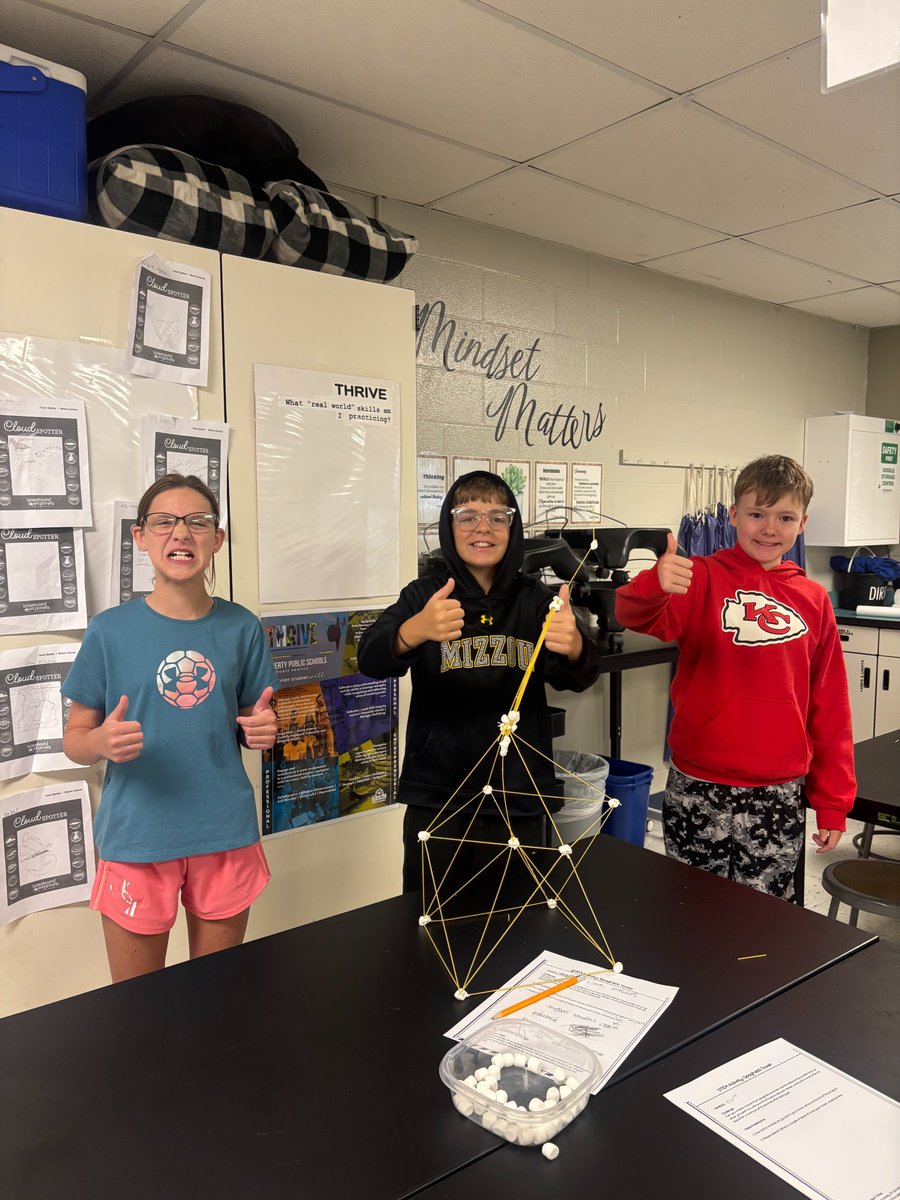 LPS53MiddleSS's tweet photo. Our 6th grade science class enjoyed building marshmellow towers! https://t.co/8FY0HGZm9Y