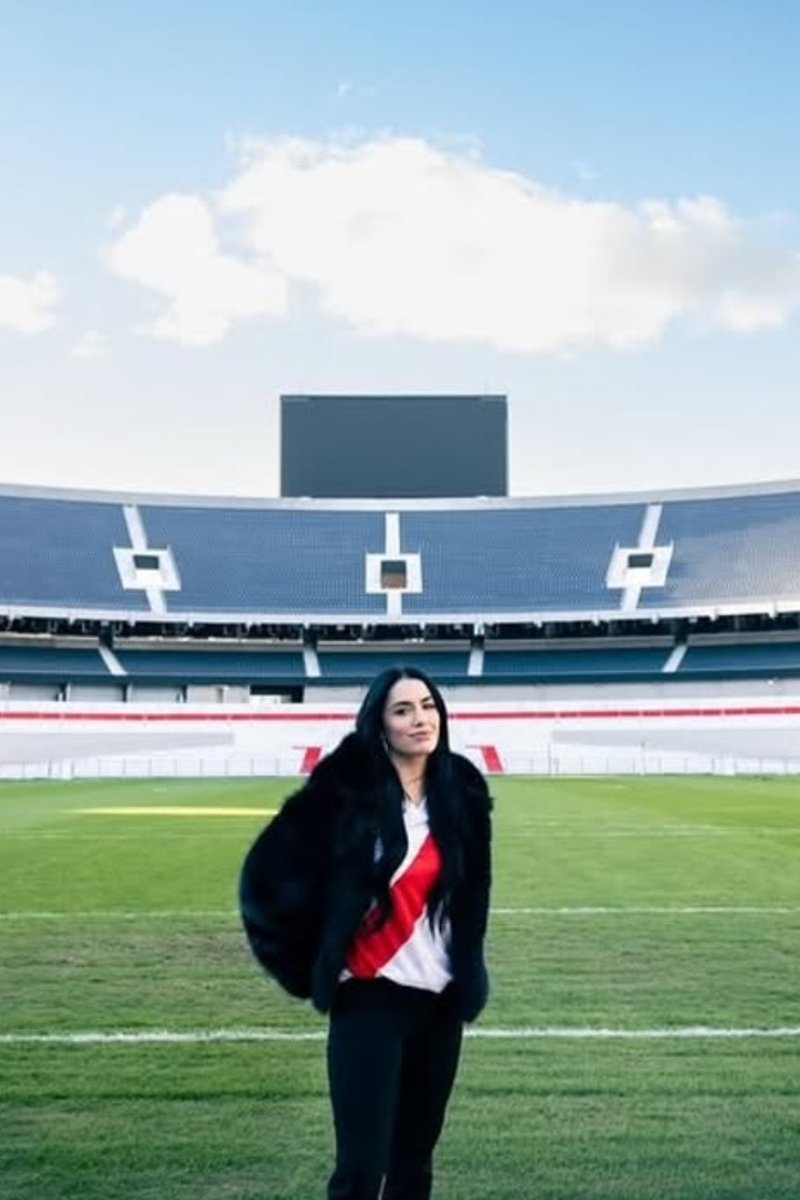 Juangiannelli's tweet photo. VENDO ENTRADA LALI EN RIVER 
6/6 
Campo delantero https://t.co/FcBK7kQcy2
