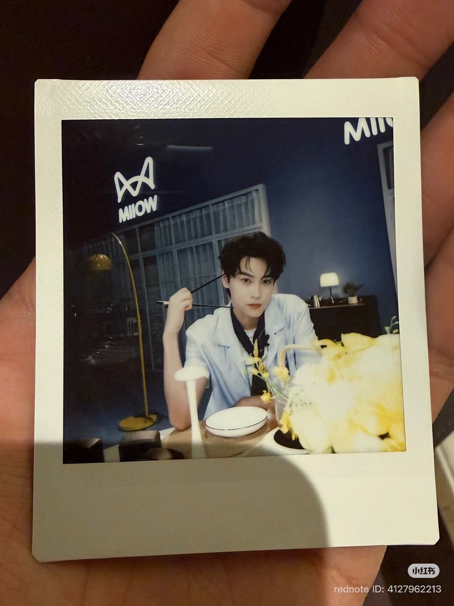 SweetCornGlobal's tweet photo. [TIANXUNING INFO ] 030626

真的郝文辉 READNOTE UPDATE.

Huh, whose Polaroid with Tian fell here!
It's from Brother Hui! This is so incredibly awesome!!! Brother Hui's Polaroid photography skills have really improved! Sharing some fresh and super cool Polaroid photos! Group photo count +1 ✌🏻 Hope you all enjoyed today! See you next time～

Link 🔗 : https://t.co/w1lfvW21F6

#TianXuning #田栩宁 #SweetCornGlobal