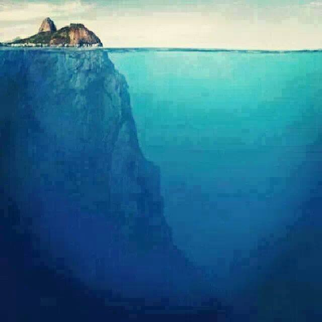 c3c4d4's tweet photo. Eu busco alguma visualização "lateral" do solo marinho dessa região que faça o mínimo de sentido desde que vi essa imagem esquizofrênica da direita, há alguns meses. Já estou fazendo uma coleção... https://t.co/Sc0PsVKHjl