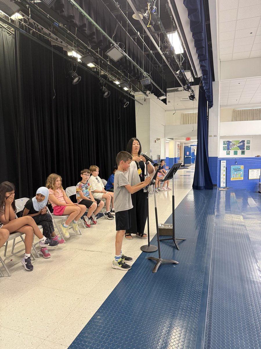 MissFox4thGrade's tweet photo. Round 3 of the 4th Grade Spelling Bee!🐝 #ivyhillleague https://t.co/s0GbJ8AOVr