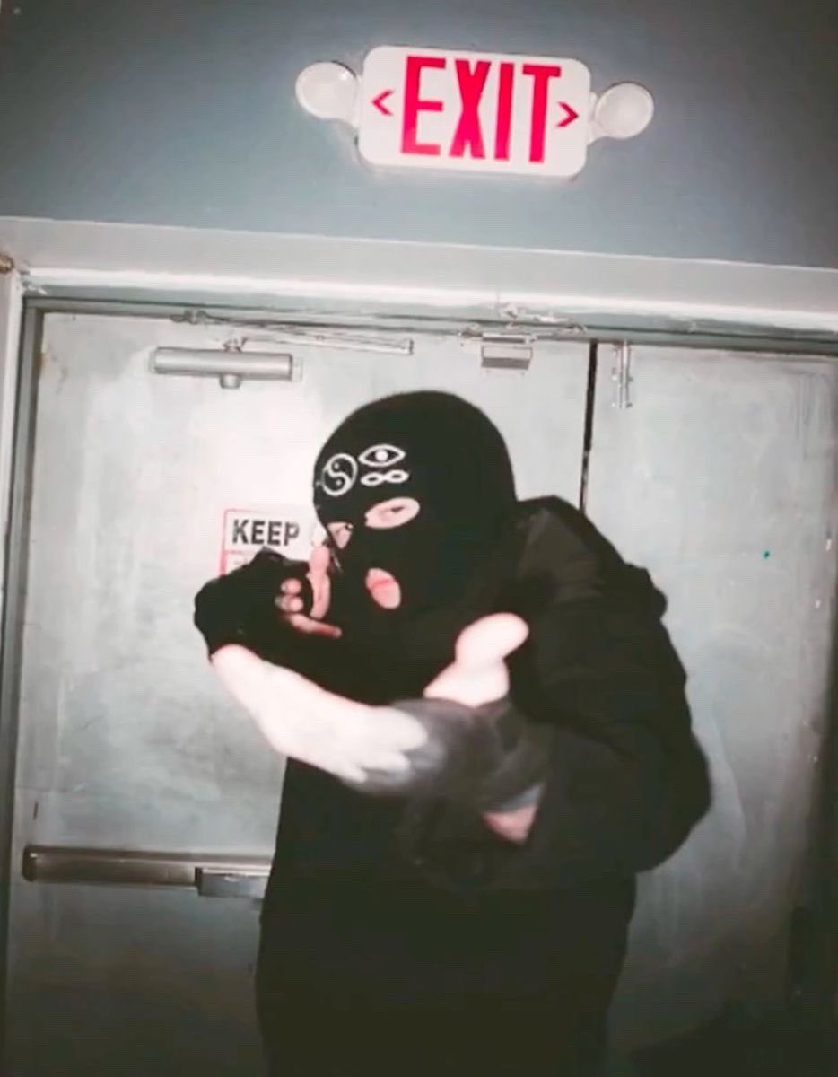 LittleMiss_LFG's tweet photo. What god do i have to pray to for the mask to make a comeback? https://t.co/C9j88rsk0d