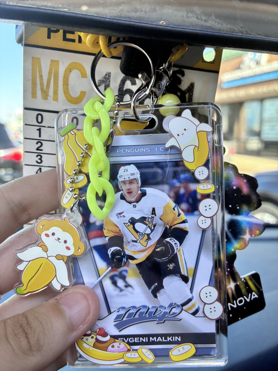 puckloid's tweet photo. Awwww new holder for my car geno https://t.co/GLE75YKpmV