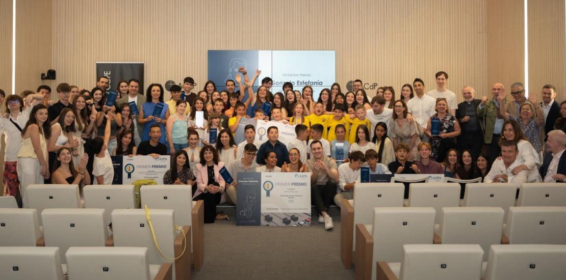 UCAM's tweet photo. 🏆 @iradioUCAM logra el primer premio en la categoría universitaria de la VIII edición del Premio Gonzalo Estefanía de Radio Educativa

🎙️ El programa ‘El Corcho’ ha sido reconocido por su creatividad, calidad técnica y tratamiento radiofónico.

ℹ️ https://t.co/PAPlwWlKG5 https://t.co/FExg3xu6Rv