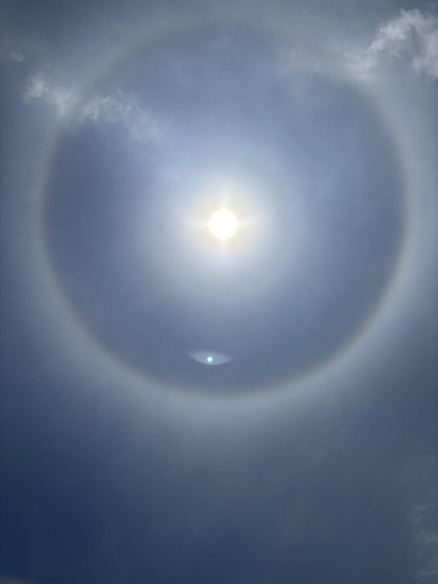 jmkboyer's tweet photo. @WesWeather pretty cool halo happening https://t.co/YyfxgWql02