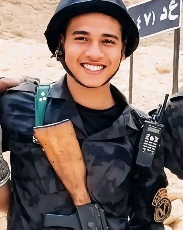 Happiness_owner's tweet photo. أهو ده 👇
   يبقي محمد صلاح اللي ضحي بــ شبابه بـجد 🤫 https://t.co/9p9SS8u43i